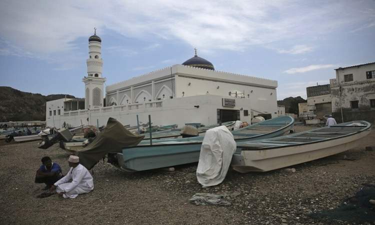 العثور على صيادين عمانيين بعد اختفائهما 9 أيام في البحر