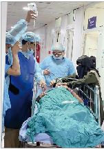 جراح يمني ينجح في أجراء عمليه لطفلة أجنبية لاستئصال ورم نادر