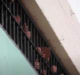 مصرع 6 من أفراد عصابة في حادثة غامضة في سجن بالبيرو