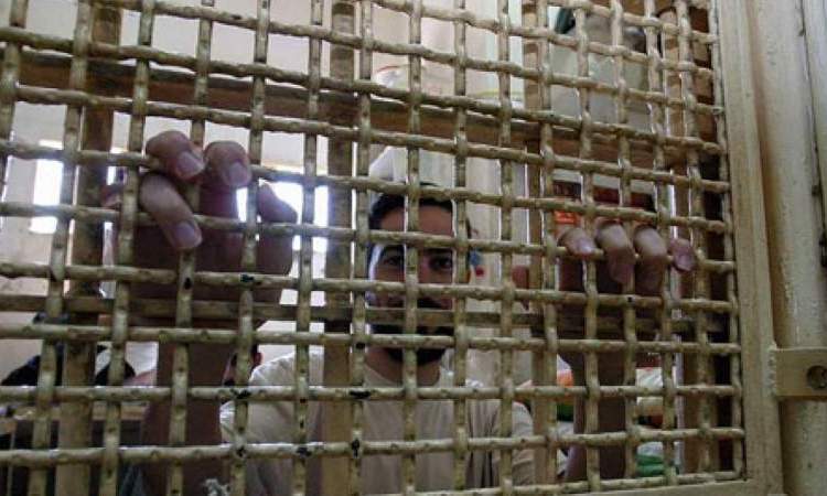 30 أسيرا فلسطينيا يعلنون الشروع غدا في إضراب مفتوح عن الطعام 