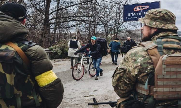 الجيش الأوكراني يعدم 16 شخصا بينهم نساء واطفال رميا بالرصاص