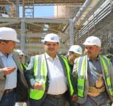 وزير الصناعة يطلع على سير العمل بمصنع اسمنت عمران