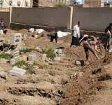 النيابة العامة تدفن 28 جثة لمجهولين في أمانة العاصمة