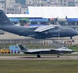 الصين تعرض طائرات حربية جديدة