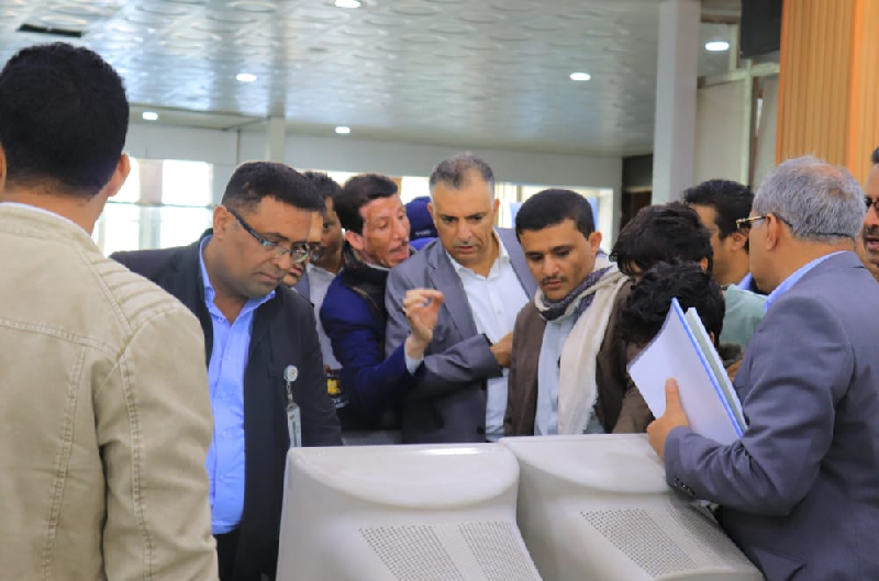       رئيس مصلحة الجمارك يتفقد جمرك مطار صنعاء 