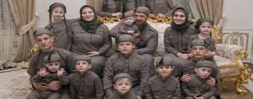 بوتين يمنح زوجة قديروف لقب "الأم البطلة" لإنجابها أكثر من 10 أطفال.