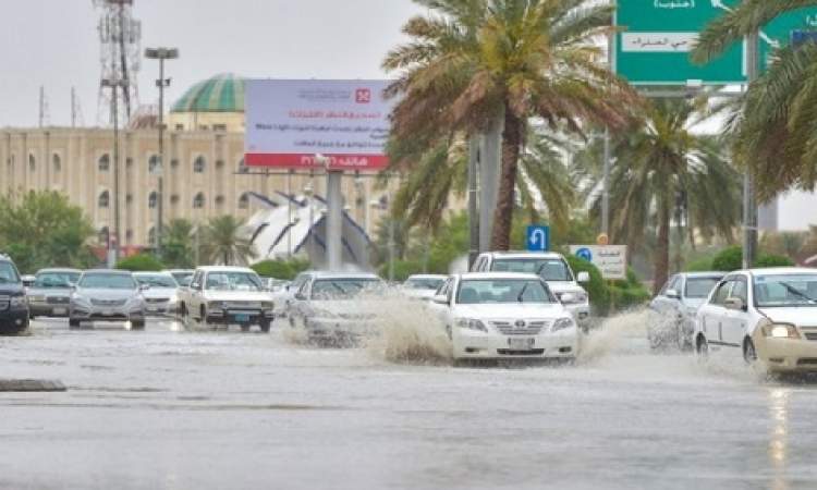 وفاة شخصين وتعليق الدراسة واغلاق طرق جراء الامطار في جدة