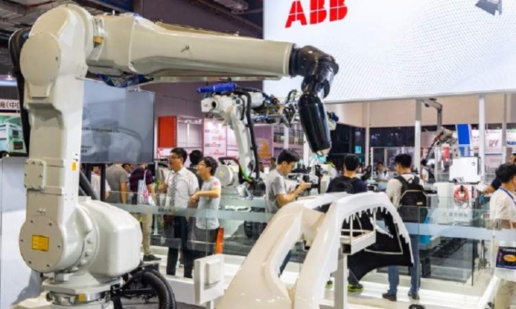 تشغيل أكبر مصنع للروبوتات في شانغهاي بالصين