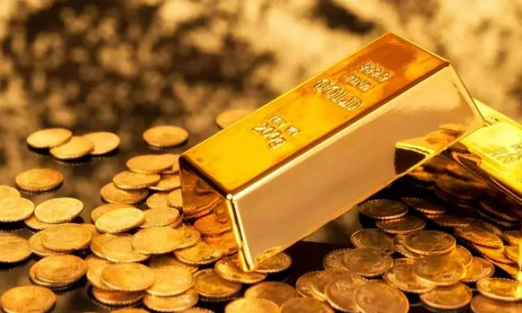 انخفاض أسعار الذهب متأثرةً بضغوط ارتفاع الدولار