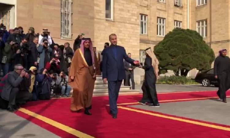 وزير الخارجية القطري يعلن من طهران حمل رسائل عن الاتفاق النووي