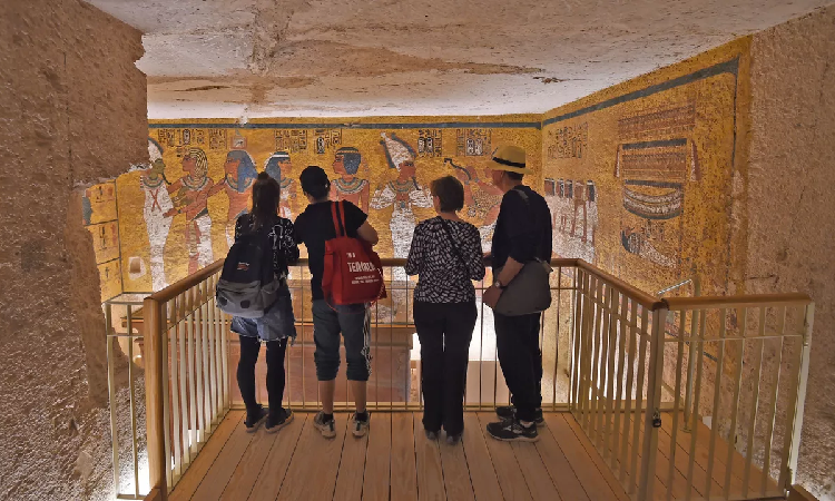مصر تعلن اكتشاف 22 مقبرة أثرية عمرها أكثر من ألفي عام