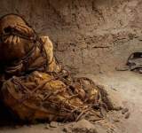 العثور على مومياء غامضة في قبر في بيرو