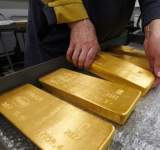 عقود الذهب تلامس مستويات 2000 دولار 