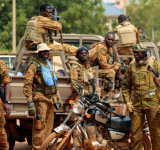 مقتل 60 شخصا في بوركينا فاسو على أيدي مسلحين 