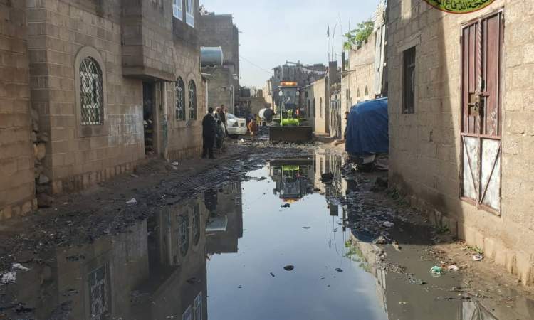  الدفاع المدني يواصل حملة اغاثة متضرري السيول في امانة العاصمة