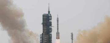 الصين تطلق سفينة الفضاء المأهولة "شنتشو-16"