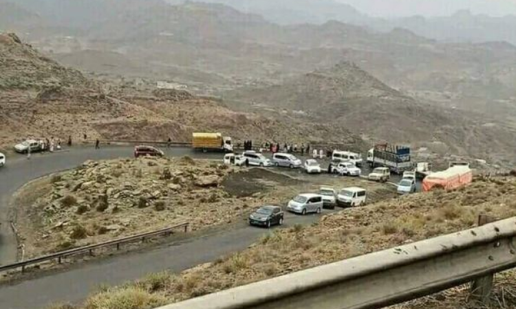 وفاة واصابة 18 شخصا بانقلاب باص في سمارة