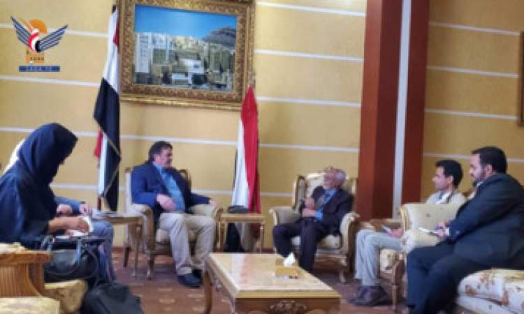السفير حجر يلتقي منسق الشؤون الإنسانية الأممي وممثل اليونيسف في اليمن