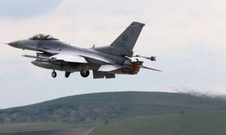طائرة روسية تنفذ طلعة استطلاعية فوق قاعدة أمريكية في سوريا