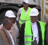 صلاح يتفقد عدد من مشاريع الطرق في الدائري الغربي في  يريم