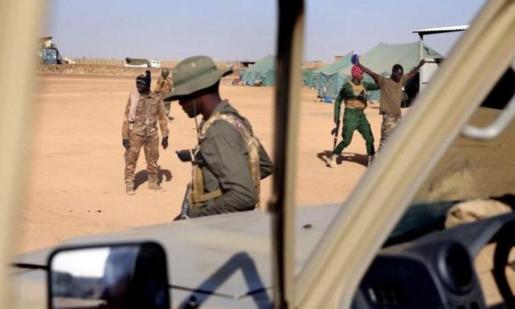 عناصر داعش تهاجم قافلة للجيش المالي قرب الحدود مع النيجر