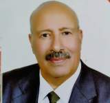 منح البروفيسور عبدالعزيز بن حبتور وسام الوحدة اليمنية الخالدة