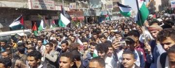 صنعاء.. مسيرة لطلاب وأكاديميي الجامعات اليمنية تنديداً بمجزرة المعمداني في غزة