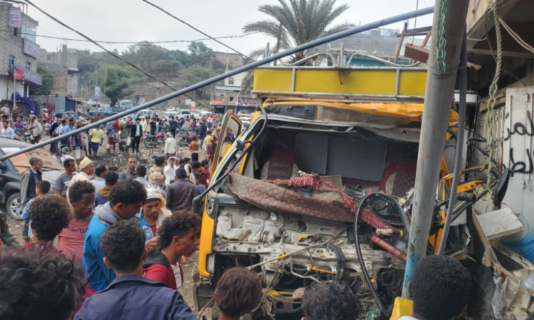 انزلاق شاحنة في سوق بتعز .. يسبب كارثة! 