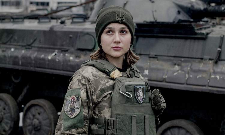 نقص الجنود يدفع زيلينسكي لزيادة عدد النساء في صفوف القوات الأوكرانية