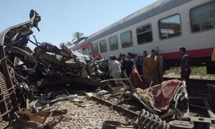 مقتل 11 شخصا باصطدام قطار بحافلة صغيرة في جاوا الشرقية بإندونيسيا