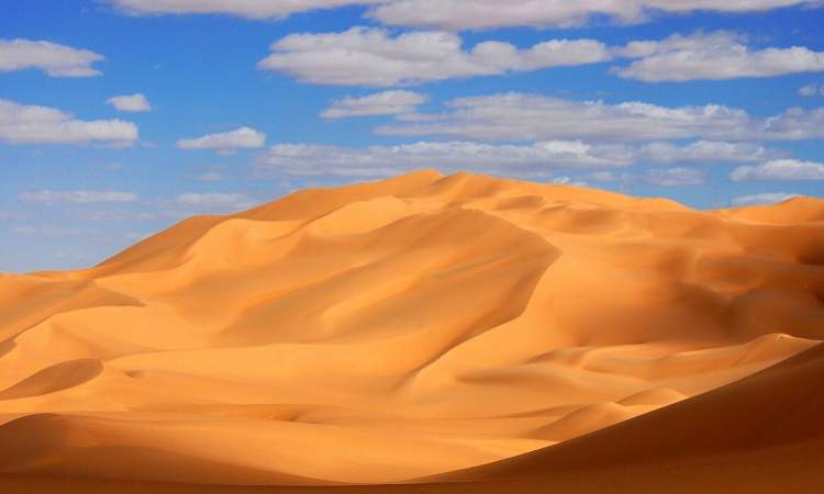 حل لغز زجاج الصحراء الليبية الأصفر النادر