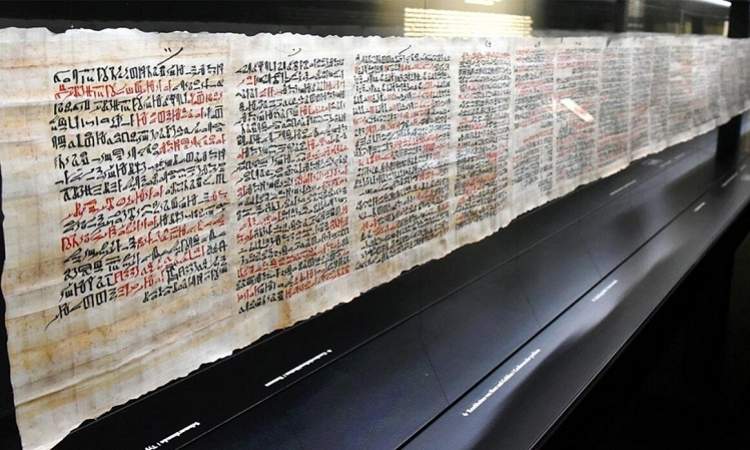 الذكاء الاصطناعي الروسي يفك شيفرة مخطوطات مصرية قديمة