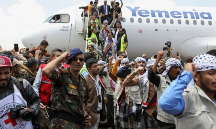 الحوثي يرحب بأي وساطة لتحريك ملف الأسرى