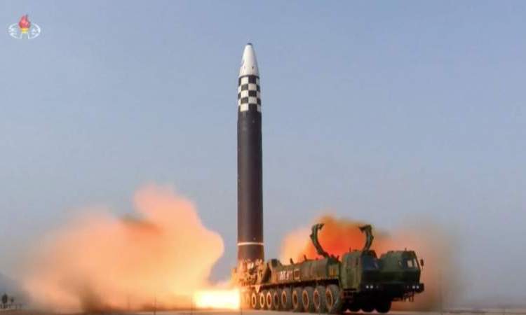 كوريا الشمالية تجري تجربة إطلاق صاروخ باليستي عابر للقارات