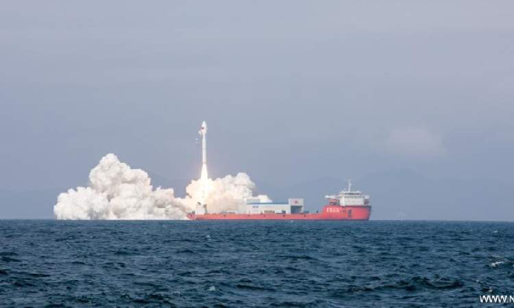 الصين تطلق 9 أقمار صناعية من البحر