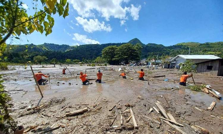 ارتفاع حصيلة ضحايا الانهيار الأرضي في الفلبين إلى 98 شخصا