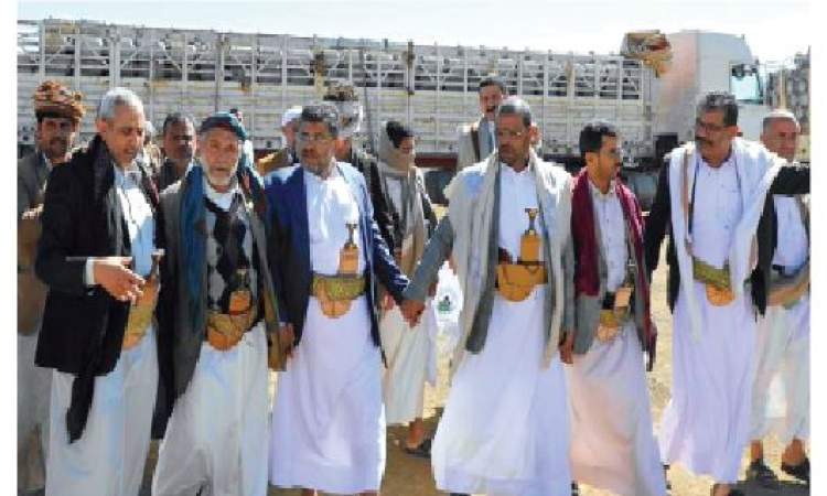 محمد علي الحوثي يدشن توزيع أسطوانات الغاز لأسر الشهداء