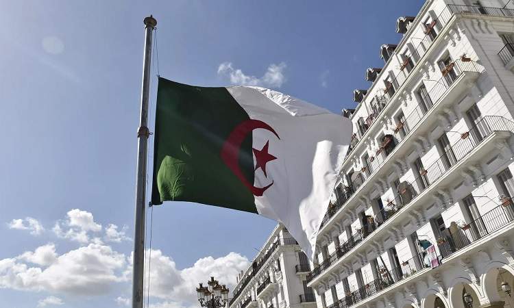 الجزائر تعلن تقديم موعد الانتخابات الرئاسية