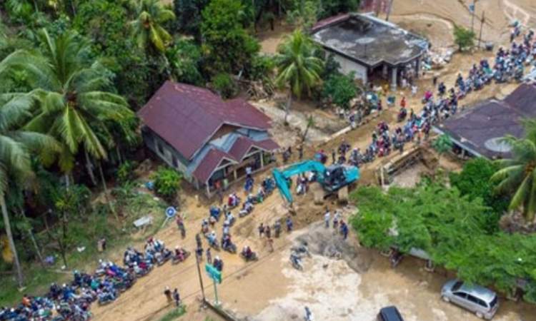 مصرع وفقدان عشرة اشخاص بفيضانات في إندونيسيا