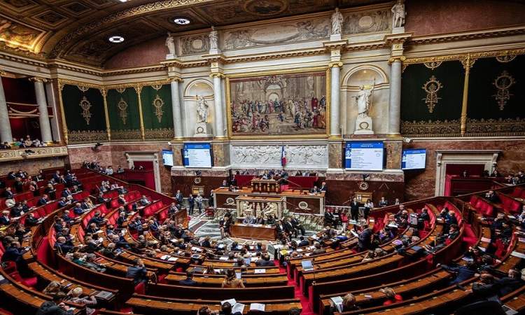 115 نائبا فرنسيا يطالبون ماكرون بوقف مبيعات الأسلحة لإسرائيل