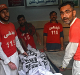 مقتل واصابة 58 باكستانيا بانقلاب شاحنة تقل زوار ضريح