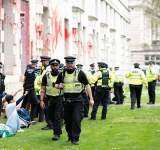 الشرطة البريطانية تعتقل محتجين ضد بيع الأسلحة لكيان العدو الصهيوني