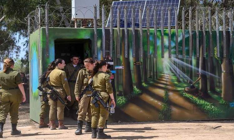 إعلام العدو: أكثر من 100 مجندة صهيونية يرفضن الخدمة على حدود غزة