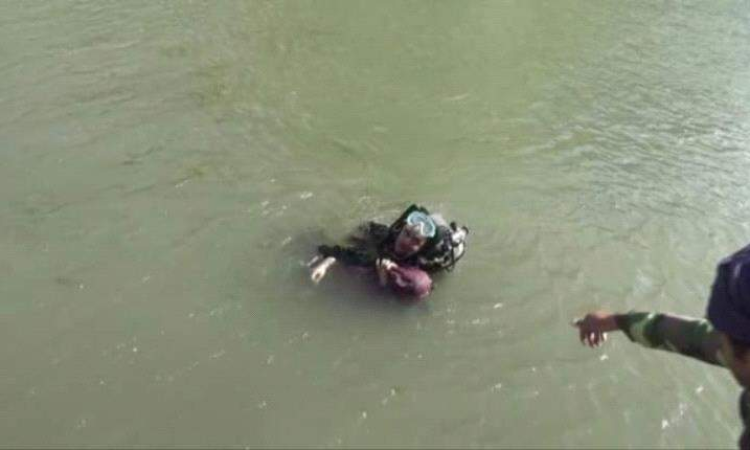 انتشال جثة فتاة بعد غرقها في حديقة الثورة