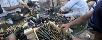 مصرع مواطن في عدن خلال تفحصه قنبلة اشترها من بائع سلاح متجول 